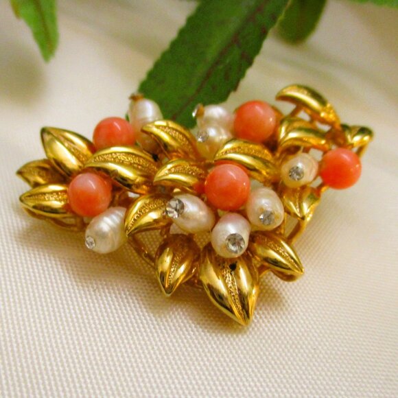 VINTAGE Gemstone Gold Floral Brooch: Coral, Pearl, Rhinestone, Gold Plate Pin - Picture 9 of 14